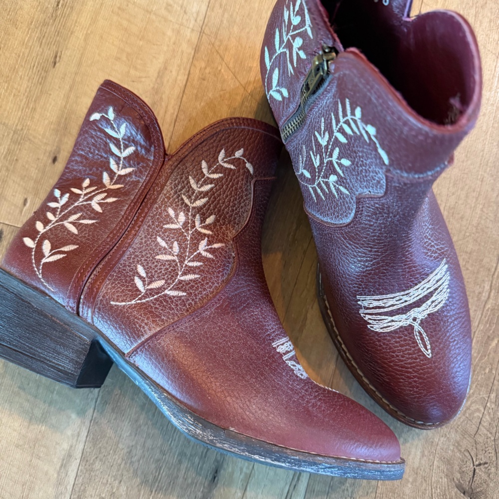 Sterling River Boots | Burgundy Embroidered Leather